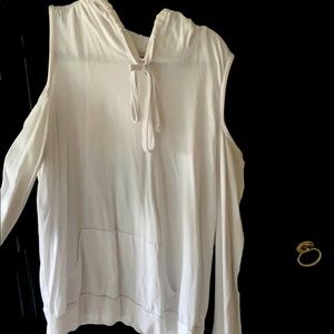 shoulder-less light hoodie